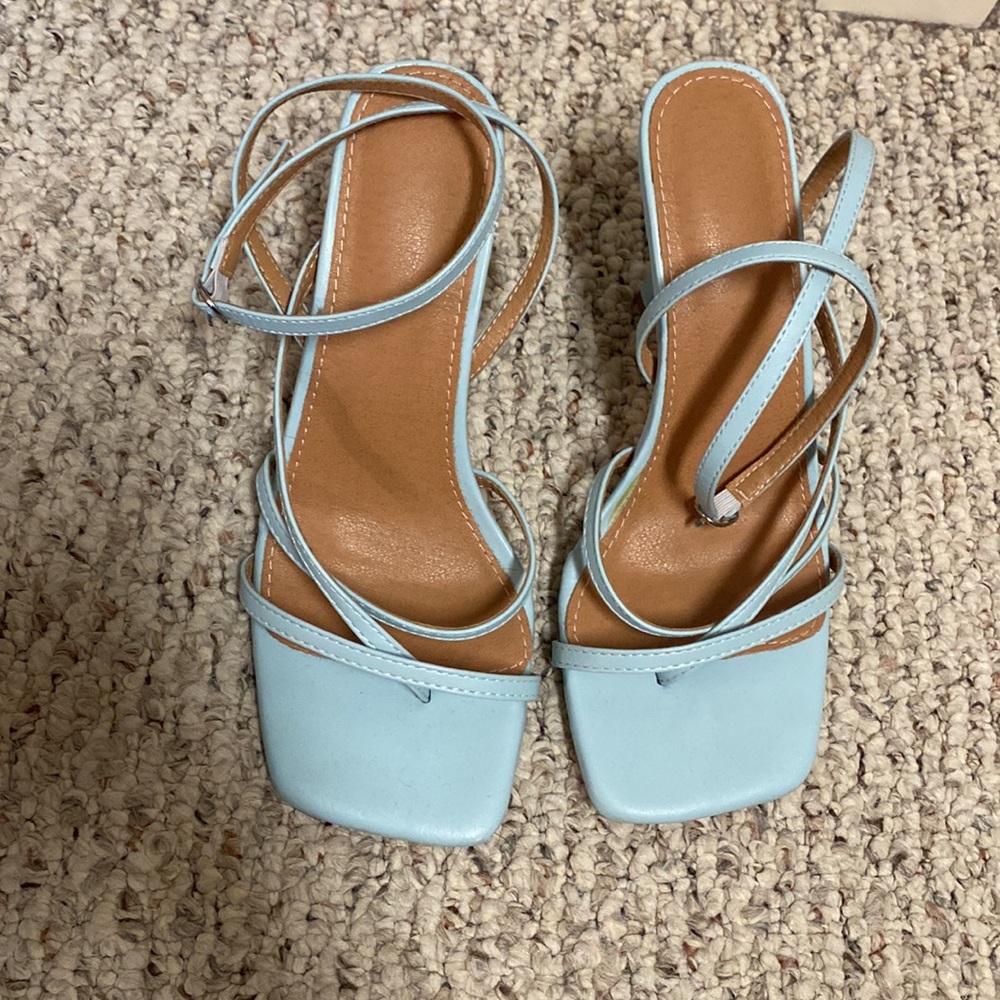Powder blue kitten heels - Picture 2 of 3
